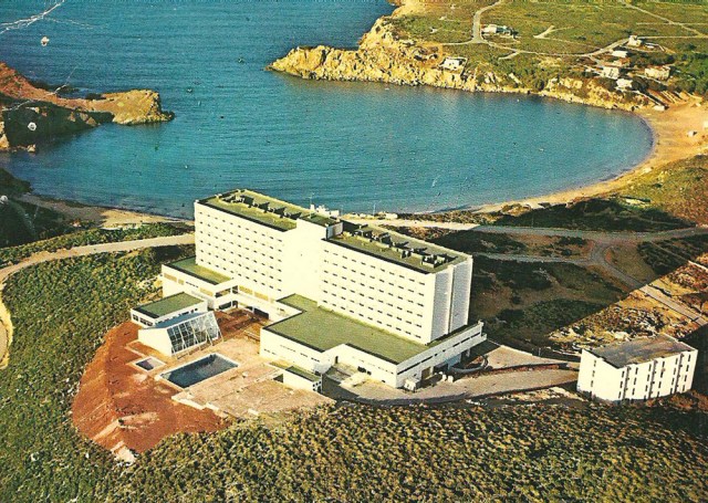 Menora Hotel Castell Playa 'To Connie having a wonderful time wish you were here Peter xxxx'