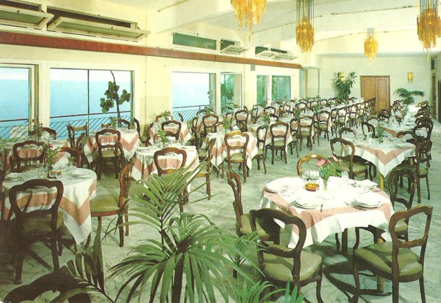 Hotel Oriente Costiera Sorrentina 80069 Vico Equense Tel (081) 8798143- 8790077