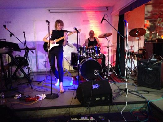 Supporting Lene Lovich Lettie w: Dave Barbarossa August Friday 18 August photogaph by Pamina Brassey