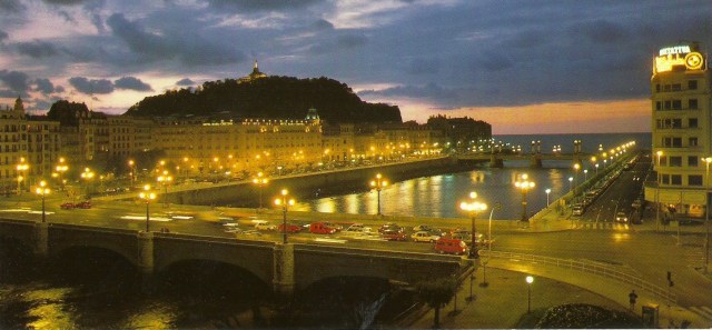 San Sebastian Vista Panoramica Rio Urumea y puentes  Nocturna