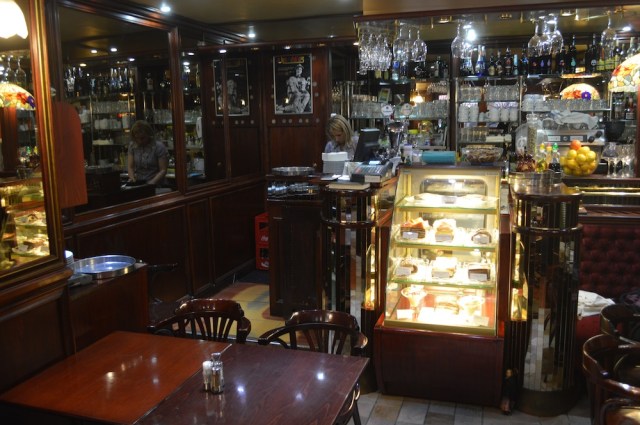 Comedy Bar Donde Dolly February 2015