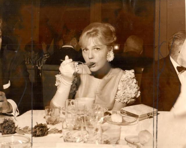 La Deliciosa Christine Schollin aparece aquie rodeada por los argentinos Enrique Carreras y Alonso 1966