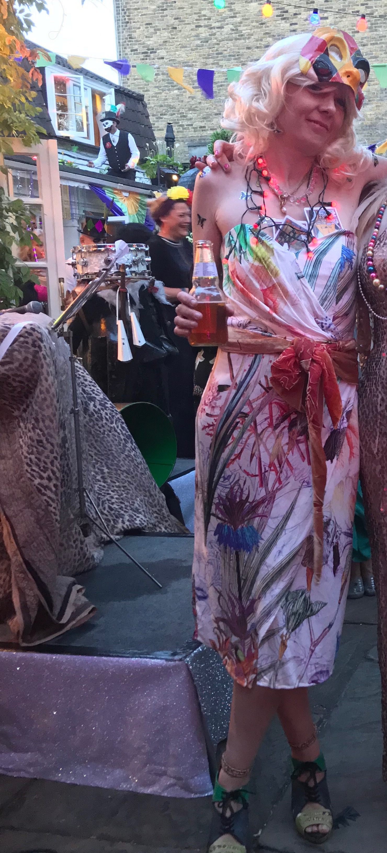 Bye bye - Chelsea Arts Club Ball a la Mardi Gras