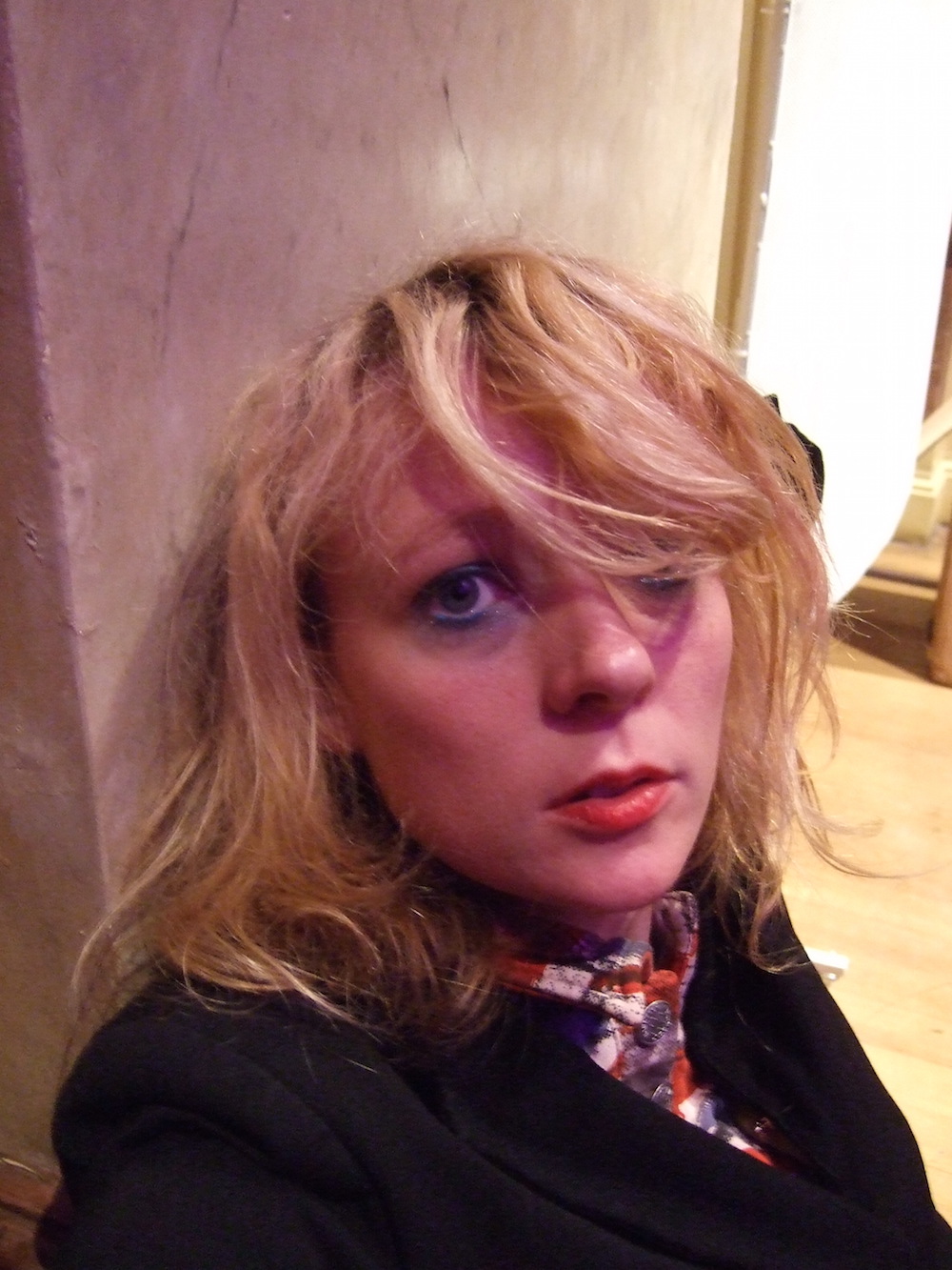 Lettie in Gent doing Peter Murphy Merch 2019